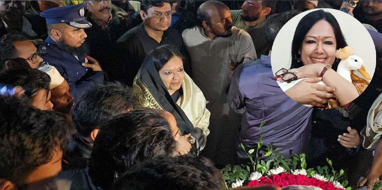 শহীদ মিনারে বাধার মুখে রুমিন ফারহানা, ফিরে গেলেন ফুল না দিয়েই